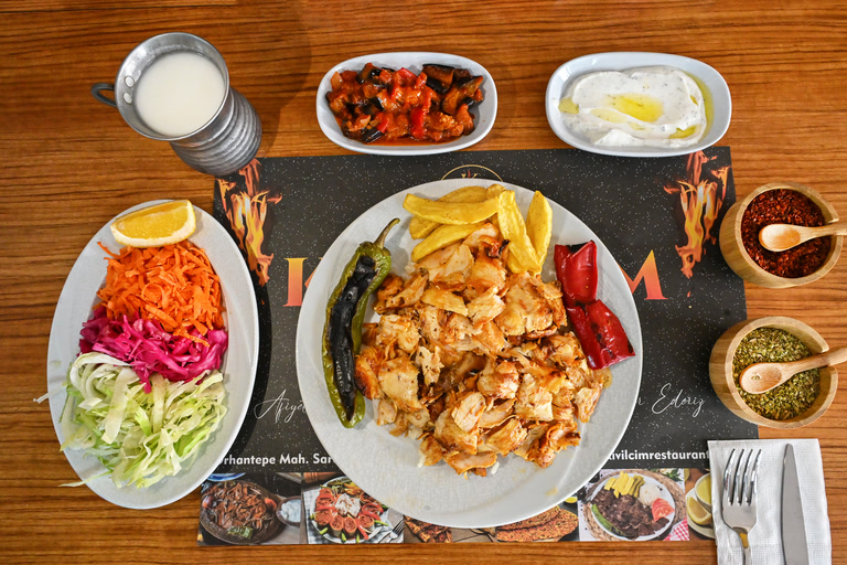 Pilav üstü tavuk döner